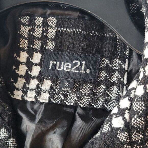 𝅺RUE21 coat S  - Picture 2 of 4